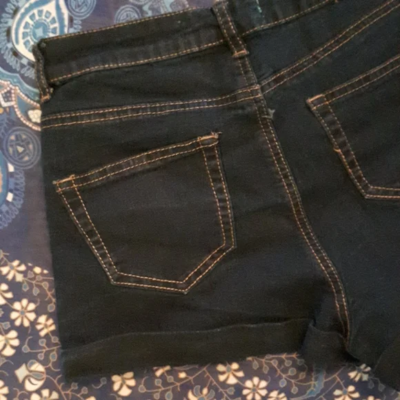 Size 5 Ultra high rise dark wash shorts - Picture 4 of 8